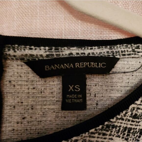 Banana Republic Bell Sleeve top Extra Small. - Picture 2 of 7